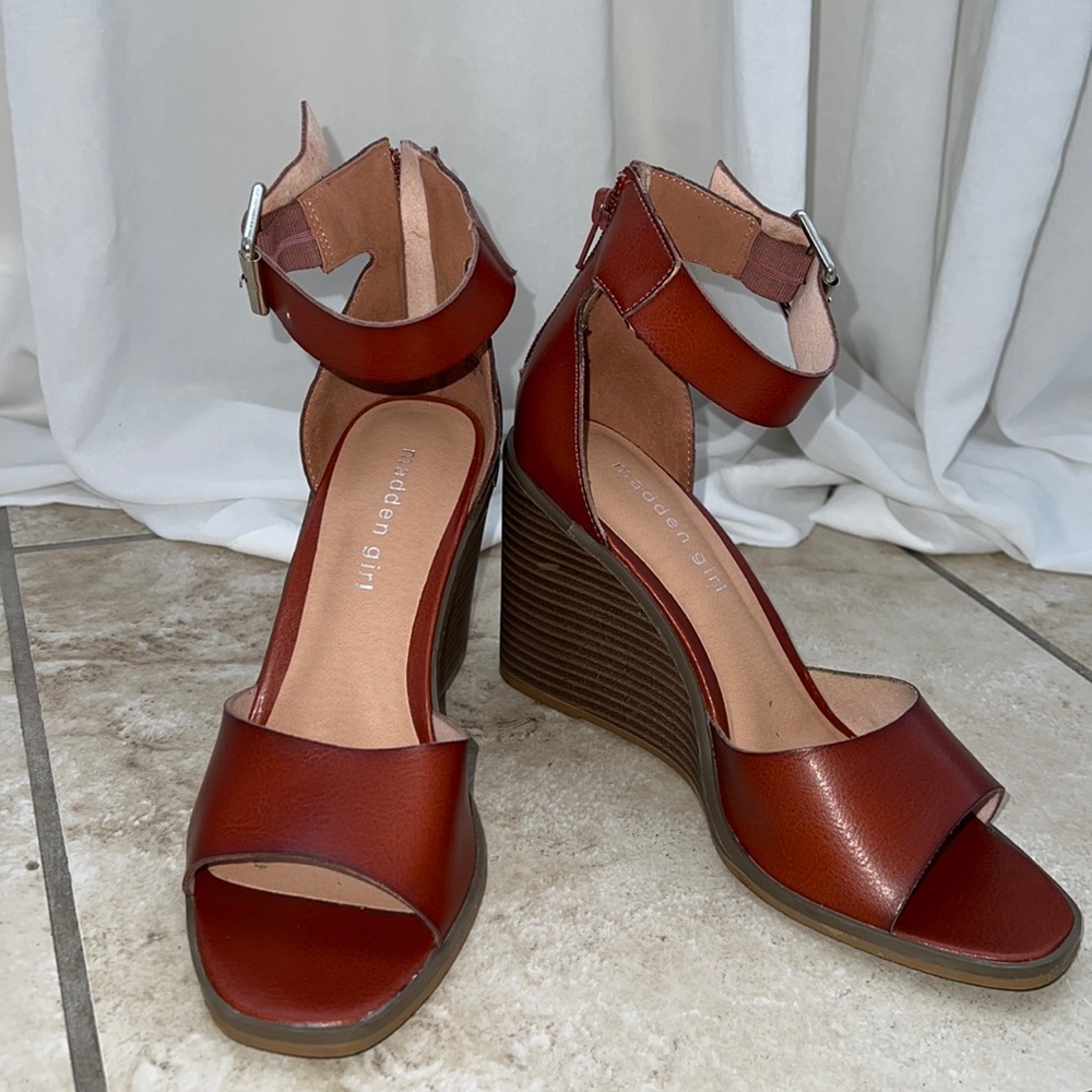 Madden Girl Wedges